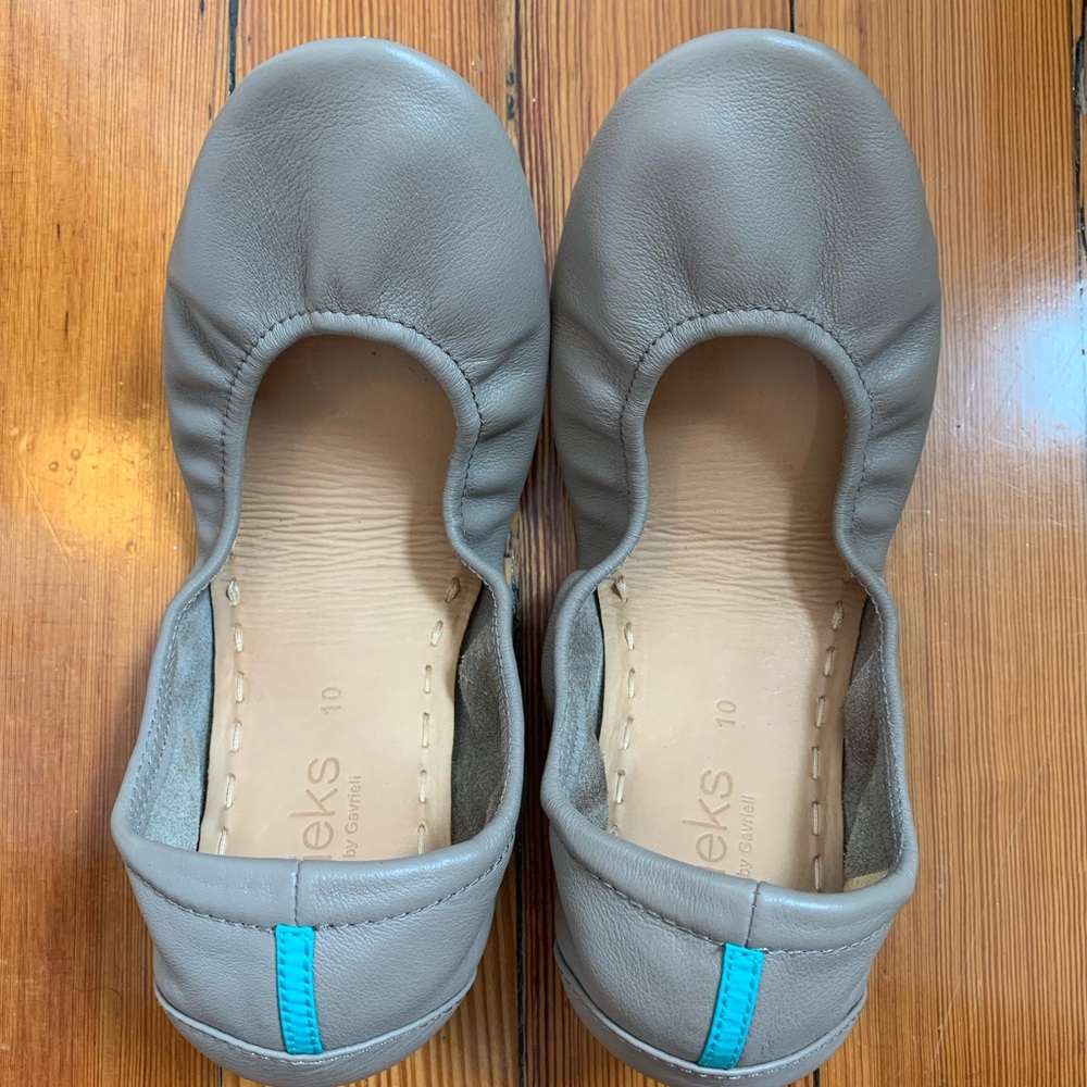 EUC Taupe Leather Tieks